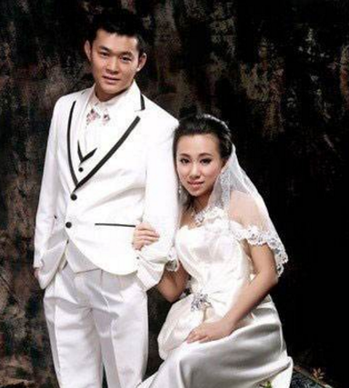 『赵本山』她22岁被赵本山带上春晚，成名后开百万路虎，如今却抛弃丈夫儿子