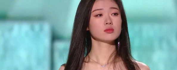 好声音|《好声音》总决赛现场,李建身穿大棉袄,台上台下差距太大