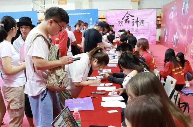 大学|拿到录取通知书,学生需要办理这个证,以免耽误大学报到!