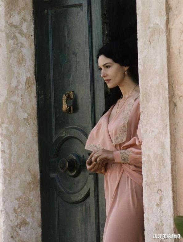 莫妮卡·贝鲁奇|悲惨女星莫妮卡,为丈夫46岁生下女儿,却惨遭丈夫抛弃