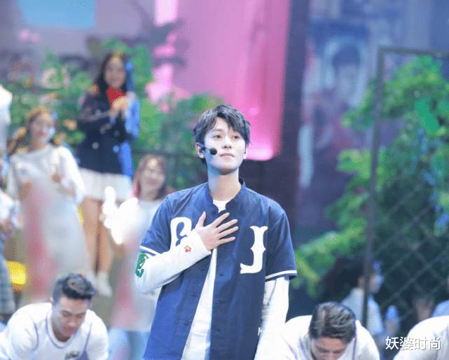 [秦俊杰]有一种“分手”叫杨紫秦俊杰，女方走红了，男方打扮却越来越韩系