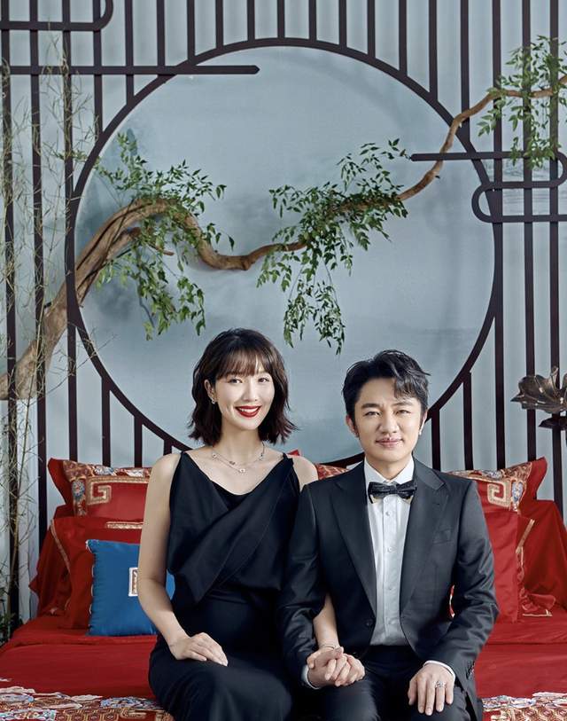 李亚男|李亚男晒全家福庆生,八个月孕肚抢镜,蔡少芬孙耀威皆到场送祝福