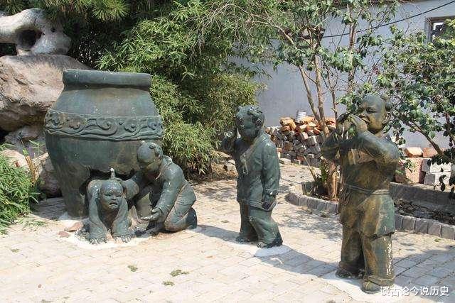 司马光@都知道司马光砸缸,你知道司马光救出的人是谁吗?