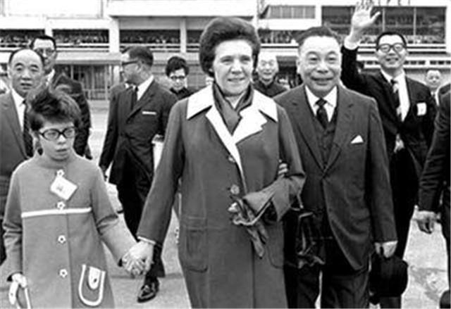 「蒋经国」1988年，蒋经国病逝，随后3年2个儿子去世，对蒋方良打击很大