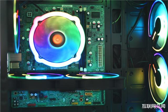 键盘|将快充融入机箱，省去快充头，充电环保且不失效率