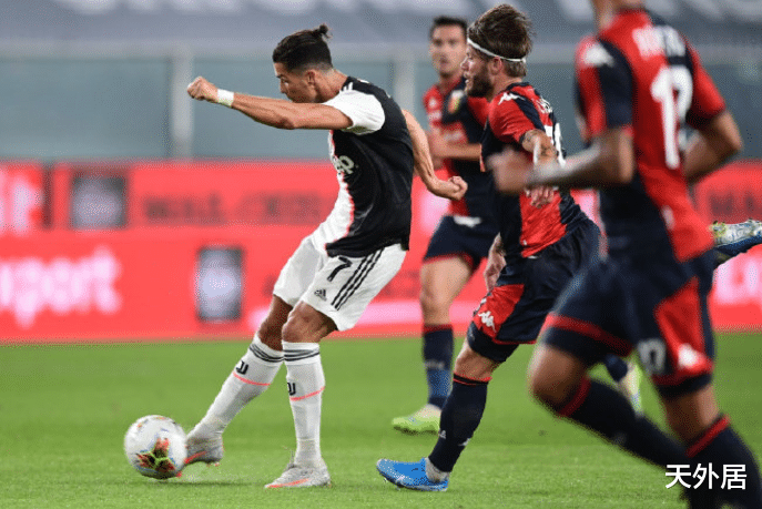 #C罗#炸裂！C罗轰出超级世界波，复制11年前经典之作，疯狂怒吼庆祝