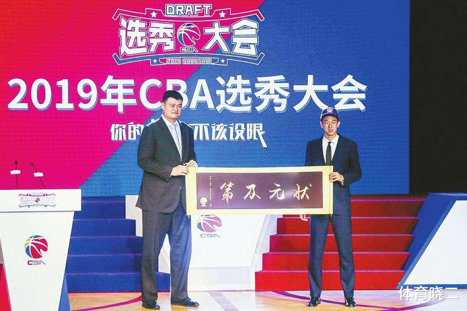 「广东男篮」CBA潜在大交易?广东江门2米10内线成选秀热门,宏远该放弃谁