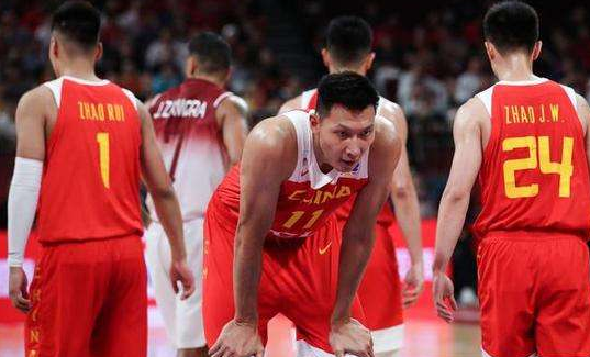 #中国男篮#为啥中国男篮越打越差,球迷:看看上一辈球员的照片,原因找到了