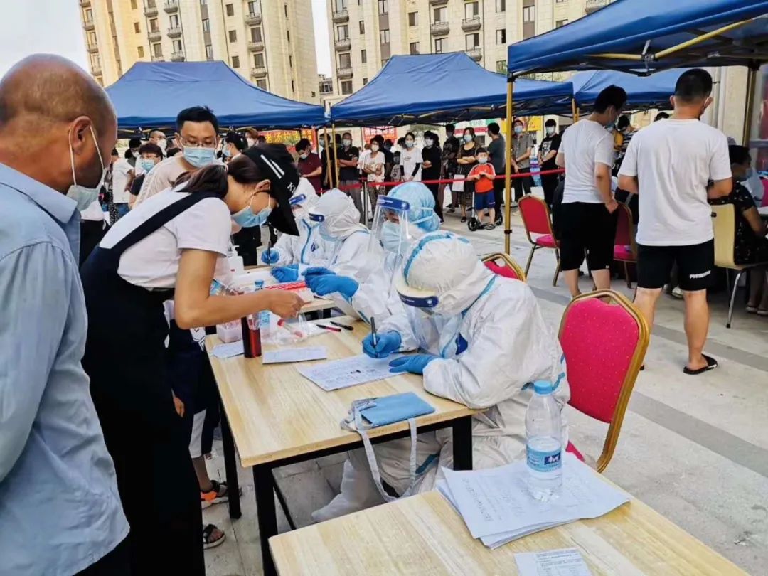 护士|现场泪流满面,核酸检测采样人员被彻底“打败”