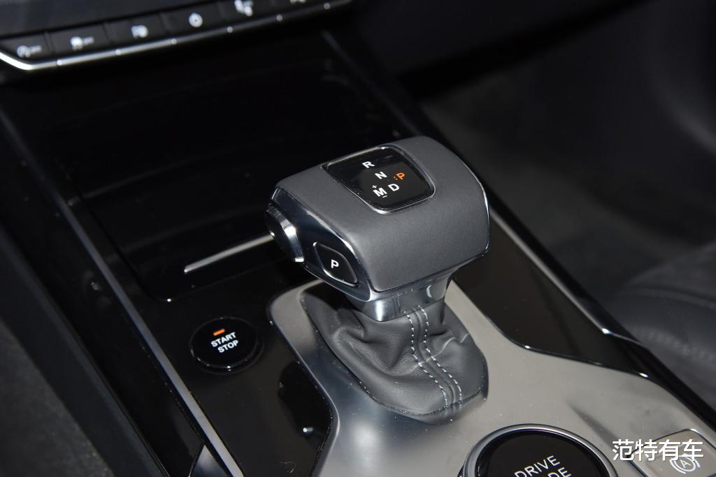 红旗hs5|18万出头开出50万气场，红旗HS5火了，8月大卖10721辆，我骄傲了