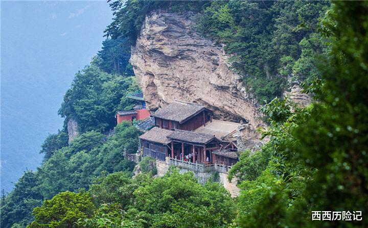 武当山|中国最赚钱的一座山，当地人表示金山银山都不换，一年狂赚81亿