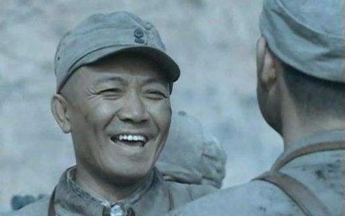 「历史揭秘」李云龙为何欺负孔捷、楚云飞,却唯独不敢招惹丁伟?来看他有多强