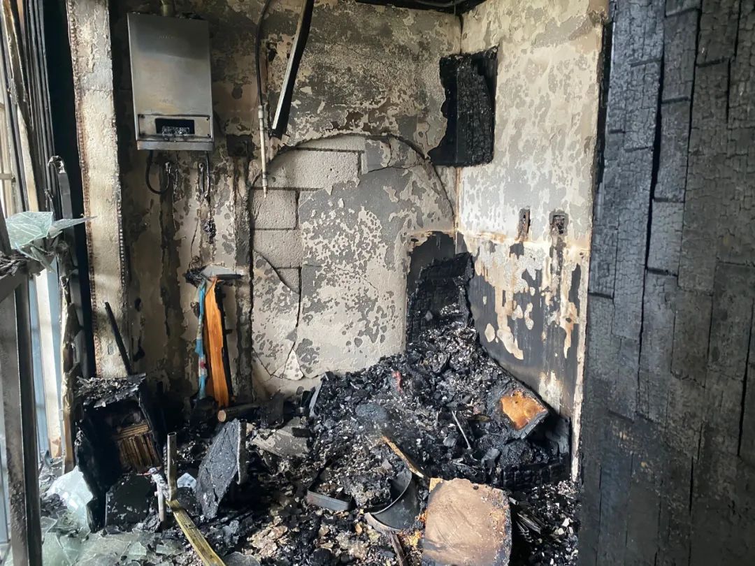 [郴州]赣州一小区突发大火！这一幕令人气愤！