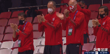 拜仁慕尼黑|拜仁29岁巨星跪地痛哭！离开巴萨后7年夺17冠，感谢瓜迪奥拉