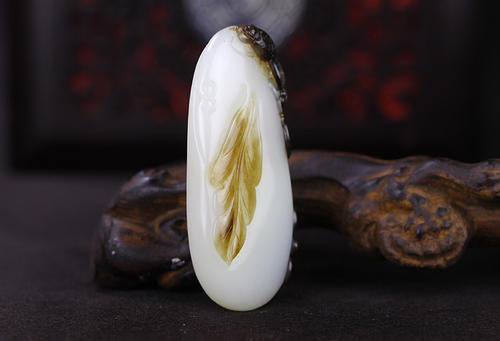 雕刻|品味和田玉上的秋天：“一叶知秋”