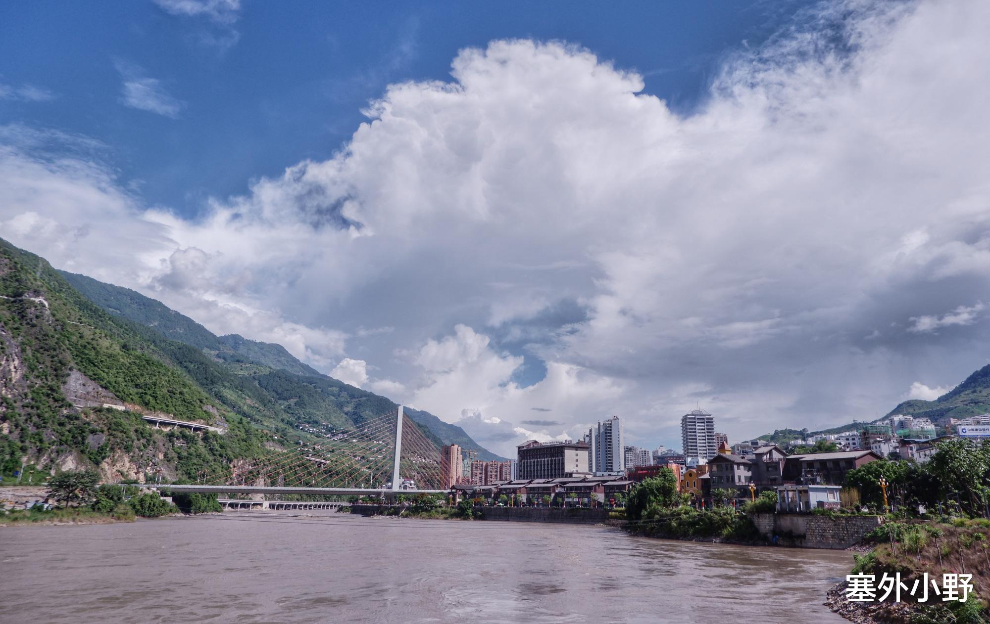 塞外小野 国内唯一不允许拍照的大桥，修建牺牲35人，一人掉入水泥成桥墩