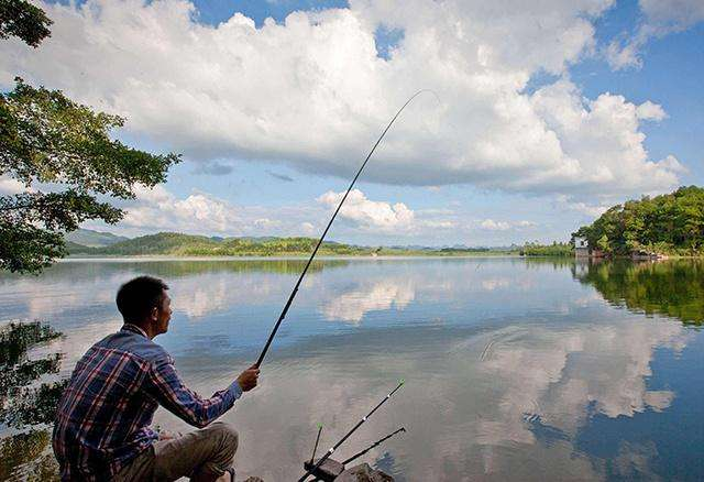 |秋季钓鱼讲究这几个技巧，掌握好了仍能爆护