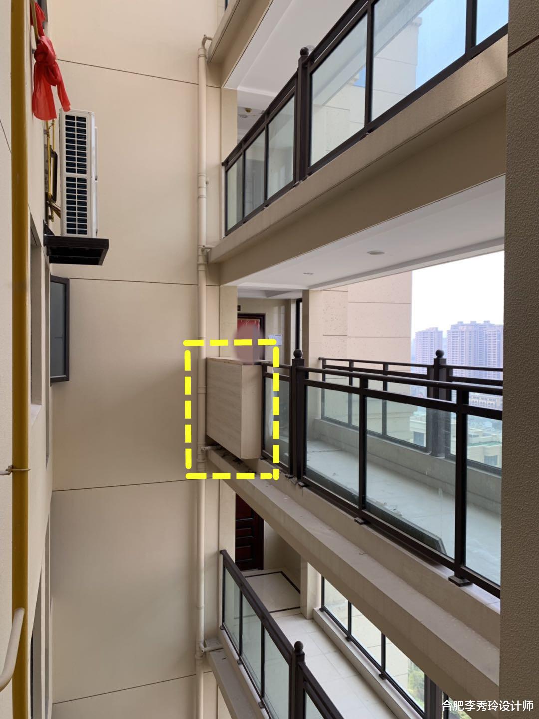 公摊|我要举报，明明是公摊，凭啥你家能在连廊护栏上装鞋柜？赶紧拆了