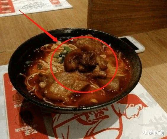 「谢霆锋」谢霆锋北京开的面馆火了！粉丝点一碗“猪蹄面”，结账时再三确认：没算错？