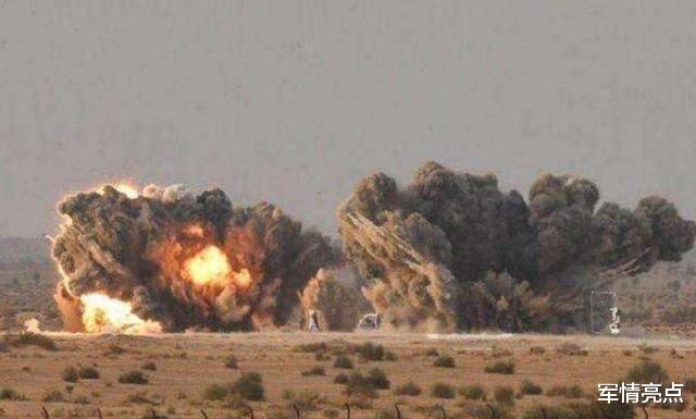 印度@印军突然开火,巴铁平民多人伤亡,美英等渗透奏效,印度受困民粹