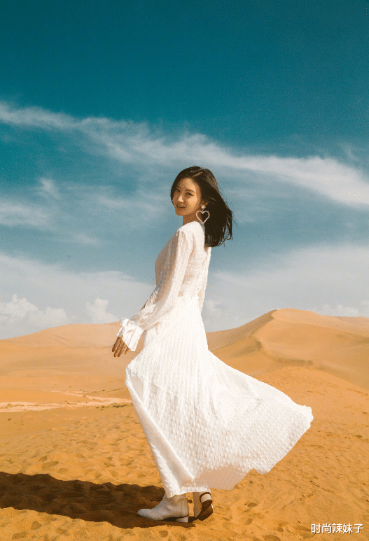 景甜|景甜穿旅行裙装显胖?肉感脸型依然好看,瘦时堪称颜值巅峰