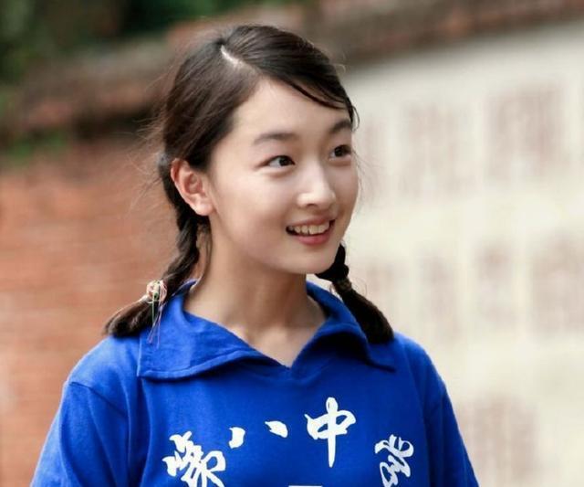 「周冬雨」周冬雨继父：扛水泥赚钱，供周冬雨学舞蹈，今周冬雨为他买车买房