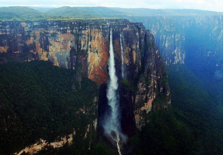 失落的世界@世界上最神秘的大山,大量史前生物栖息地,被称为“失落的世界”