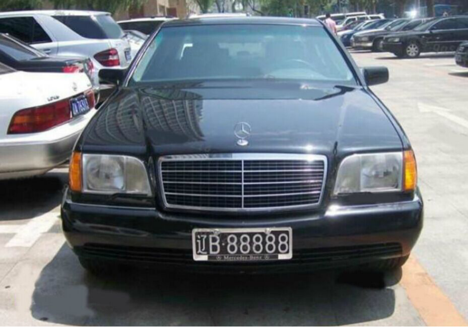 『豪车』王健林这么多豪车,唯独这辆开20多年都不换,真相让你大开眼界