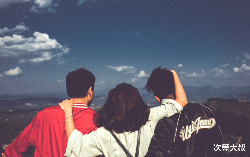 高校|从同事到朋友，以为这是友情，结果自己越来越自卑，为什么？