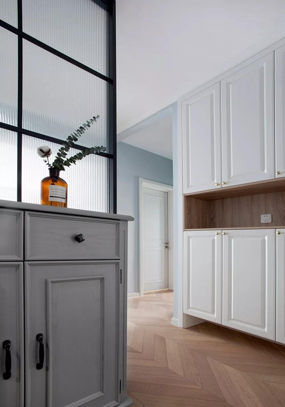 ：进门就是客厅和餐厅的户型，怎样设计玄关？