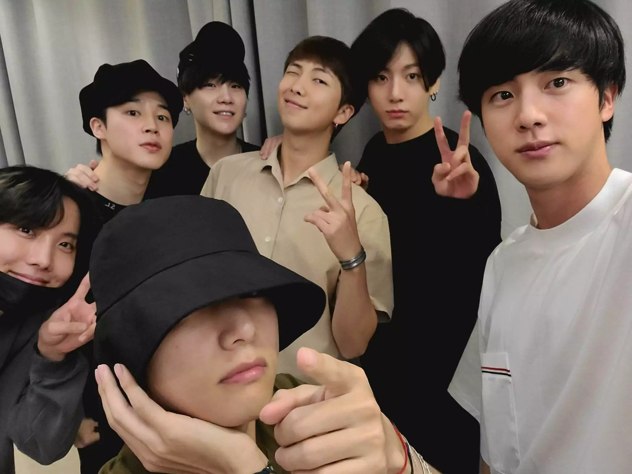 防弹少年团|防弹少年团最新专辑曲目《Life Goes On》舞台大公开！