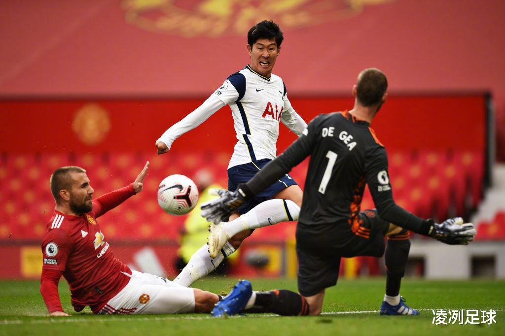 曼联|36分钟4-1！韩国天王复出即梅开二度，曼联后防集体梦游，索肖目光呆滞