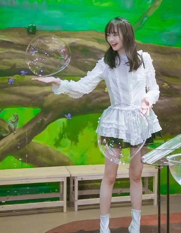 『郑爽』孙怡的腿瘦到变形，堪比之前暴瘦的郑爽，腿精女孩私下如何打扮