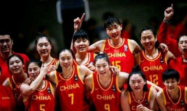 #中国女篮#中国女篮又出内线魔兽！26+17+9无人超越，和小鲨鱼成双塔姐妹花！