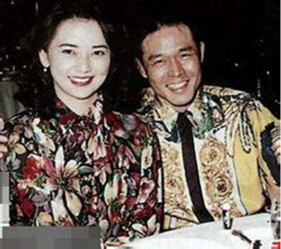 胡慧中|31年前，楼上突然起火，胡中慧被大火烧伤后，让她走上放纵的道路