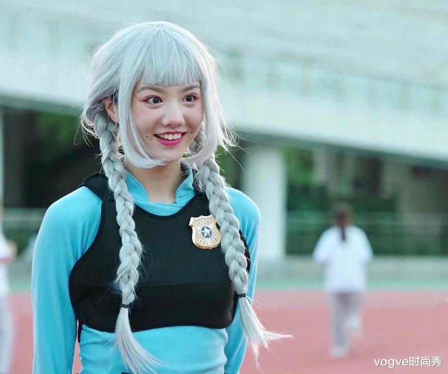 破产|《穿越火线》苏佳意：史上最废服装女配，如果剧组破产就是因为她