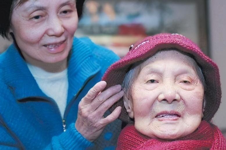 乳腺癌|104岁老奶奶驻颜有术，每晚坚持睡前抹点它，一辈子不长斑