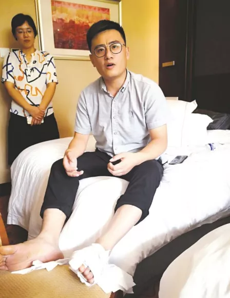 溺水|4米高台纵身一跃，小伙深夜海中救起溺水女，才发现自己全身…心疼！