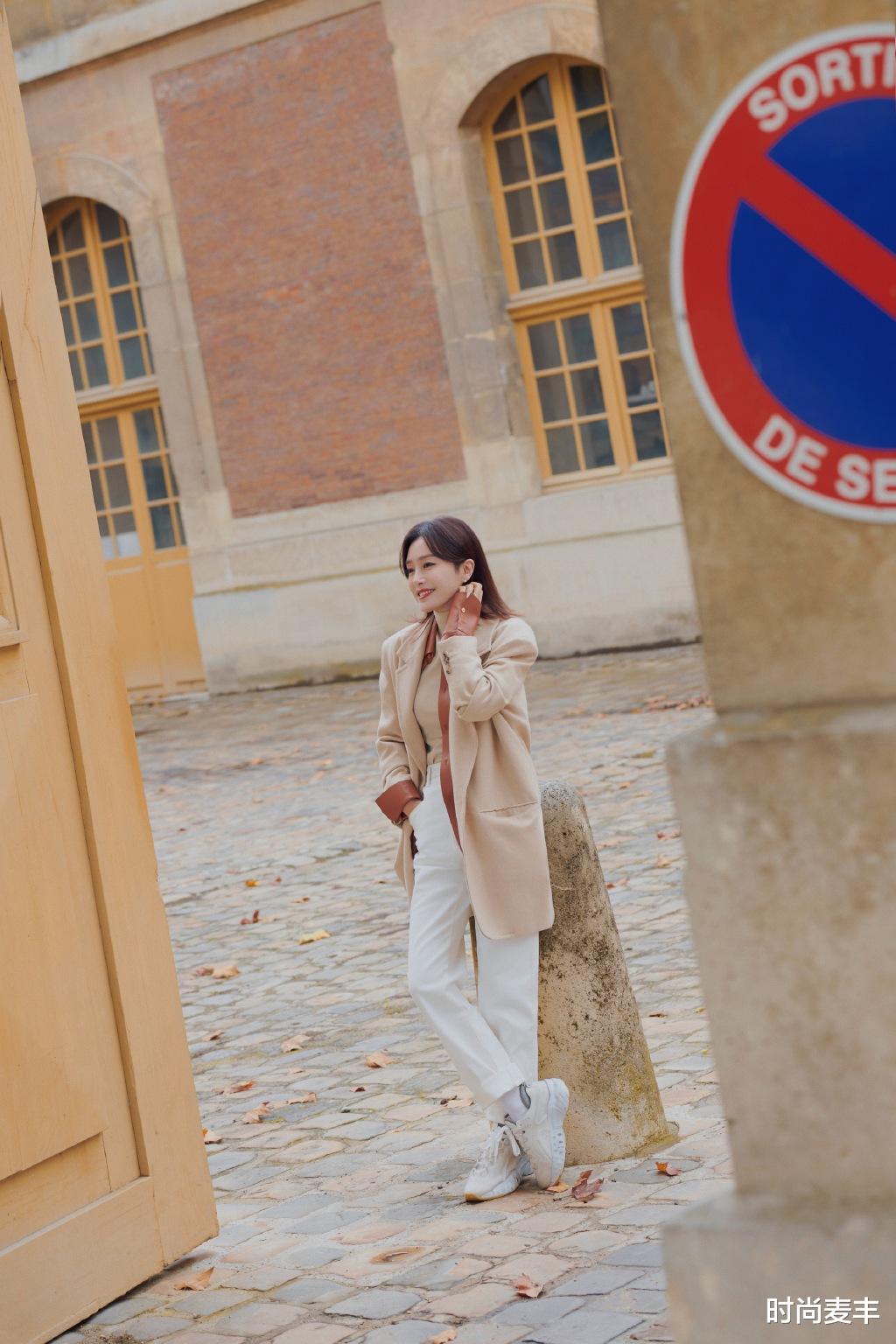 #秦岚#秦岚这一身太适合职场了，鹅黄色西装+皮裤，简约却不失风度