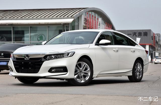 本田雅阁|雅阁为何能屡夺B级车销冠？除空间较大之外，它究竟还有什么优点