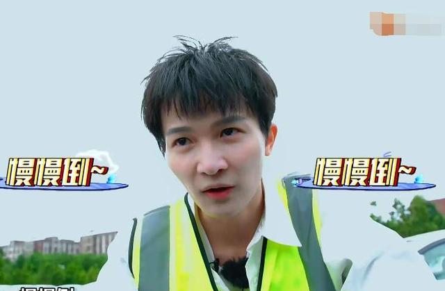 周深|周深一年狂揽11档综艺，天籁之声沦为“综艺笑柄”：丢失初心？