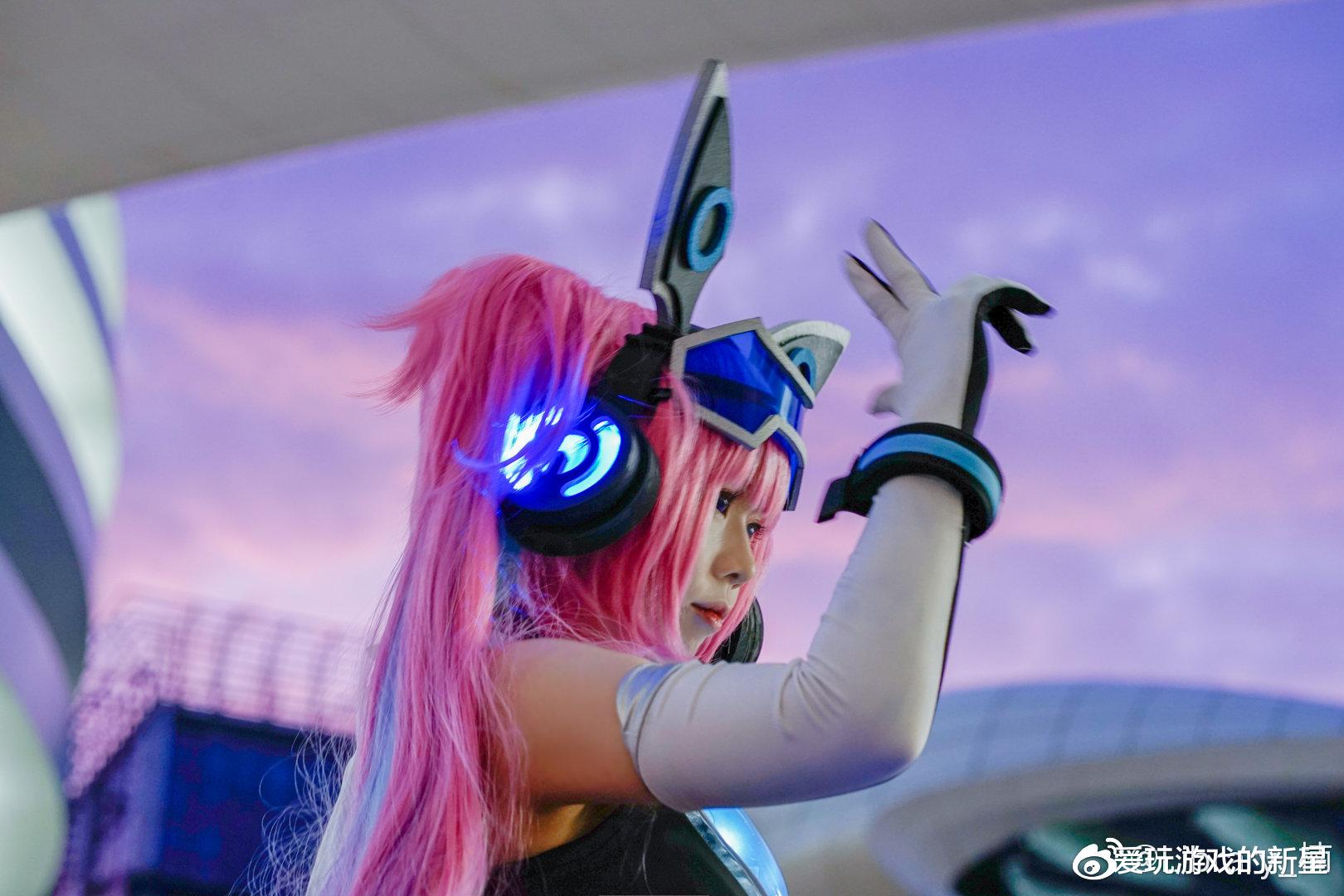 王者荣耀|王者荣耀:安琪拉cosplay,“知识就是力量”