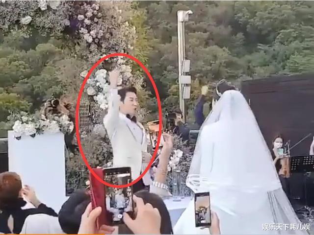 朴忠载|JunJin婚礼现场曝光，对着新娘跳《WA》超可爱，神话合体很感动