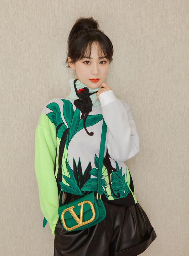 #发型#杨紫不过是换了个新发型，乡土气好浓烈，看着比同龄人还显老