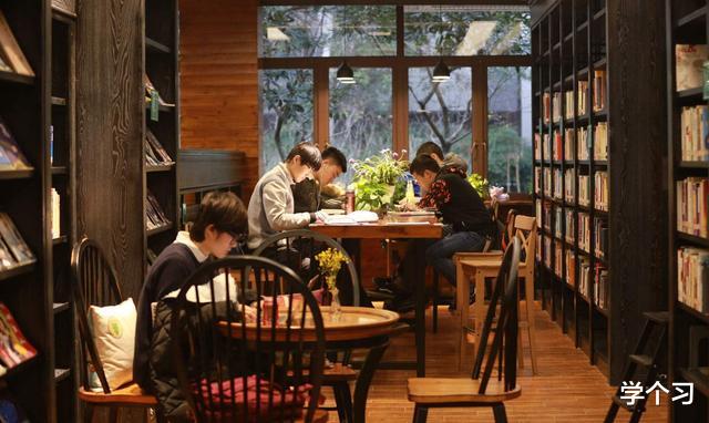 大学|大一新生才开学，“吐槽大会”就上演了？大学生活还将如何继续？