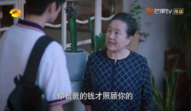 以家人之名|《以家人之名》恶婆婆成团了，凌霄外婆算啥，这位一句话把网友气疯