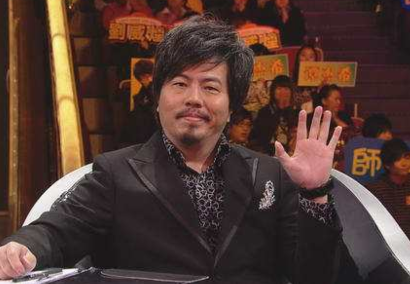 演唱会：以为自己很红，跑到鸟巢开演唱会，结果没赚钱，还欠下千万债务