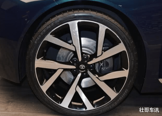 [本田雅阁]这台车若18万引进，可以放弃雅阁凯美瑞，无框门+4L油，太值了