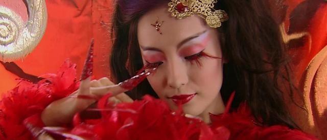 黄龄|黄龄新造型神似“火鬼王”，遭“火鬼王”本尊翻牌，一句话惹泪目