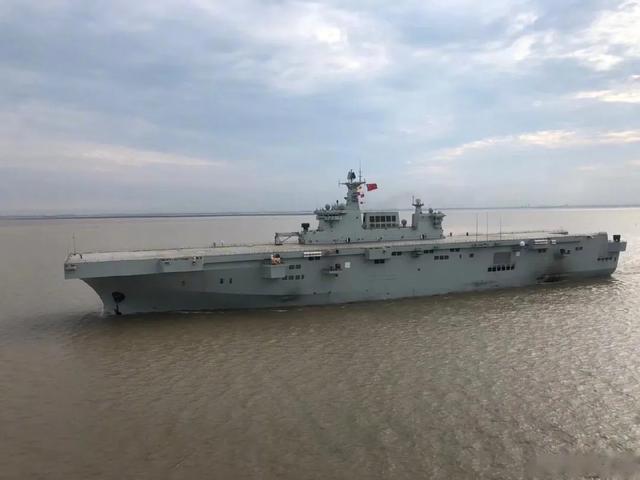 两栖攻击舰|卫星拍到东海震撼一幕,075两栖舰连续2次大动作,难怪美航母后撤